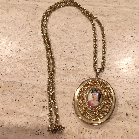 Vintage necklace LOCKET opens Gold Tone lady photo - Picture 7 of 8